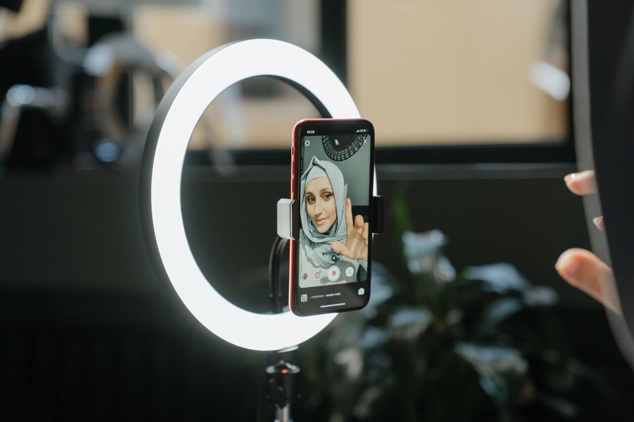 Best Selfie Lights In 2021 For TikTok and Vloggers