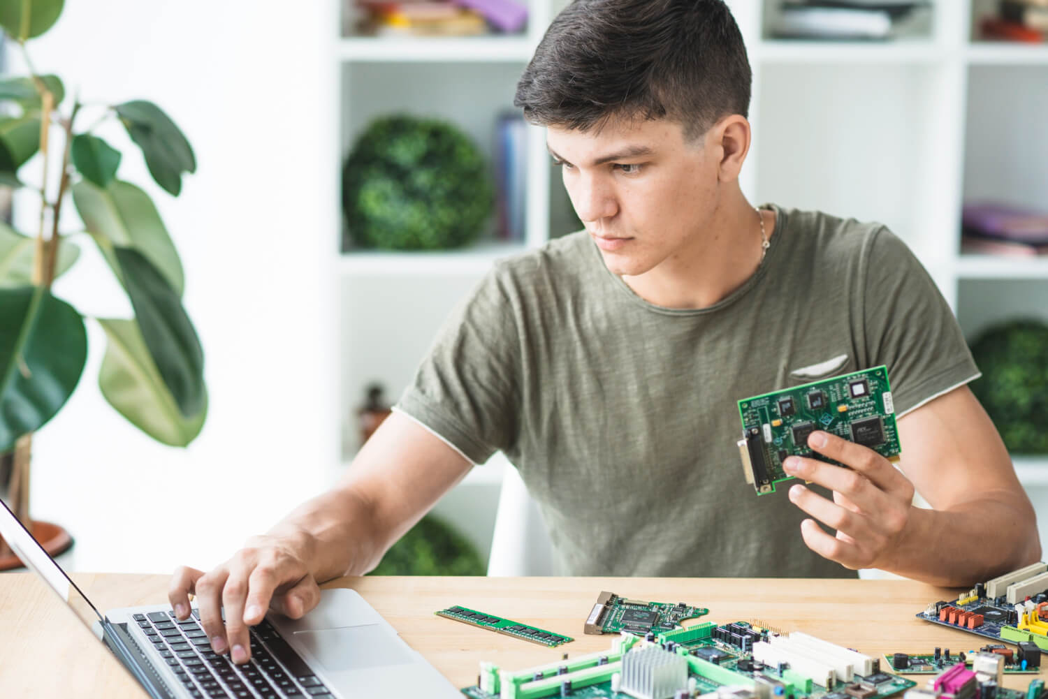 What Should You Think About Before Buying a Motherboard